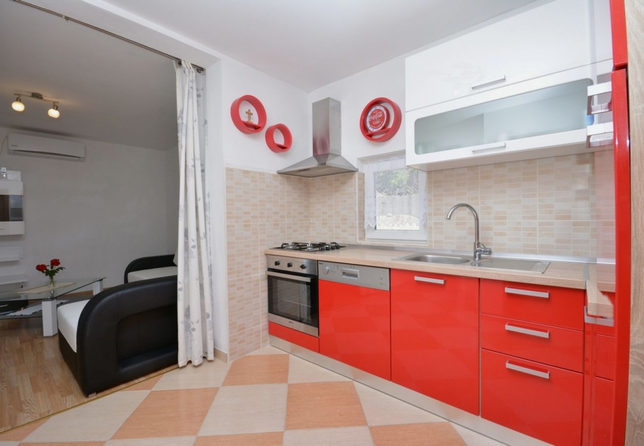 Appartement à Žuljana - Appartement dans Žuljana avec vue mer, terrasse, Climatisation, WIFI (3558-3)