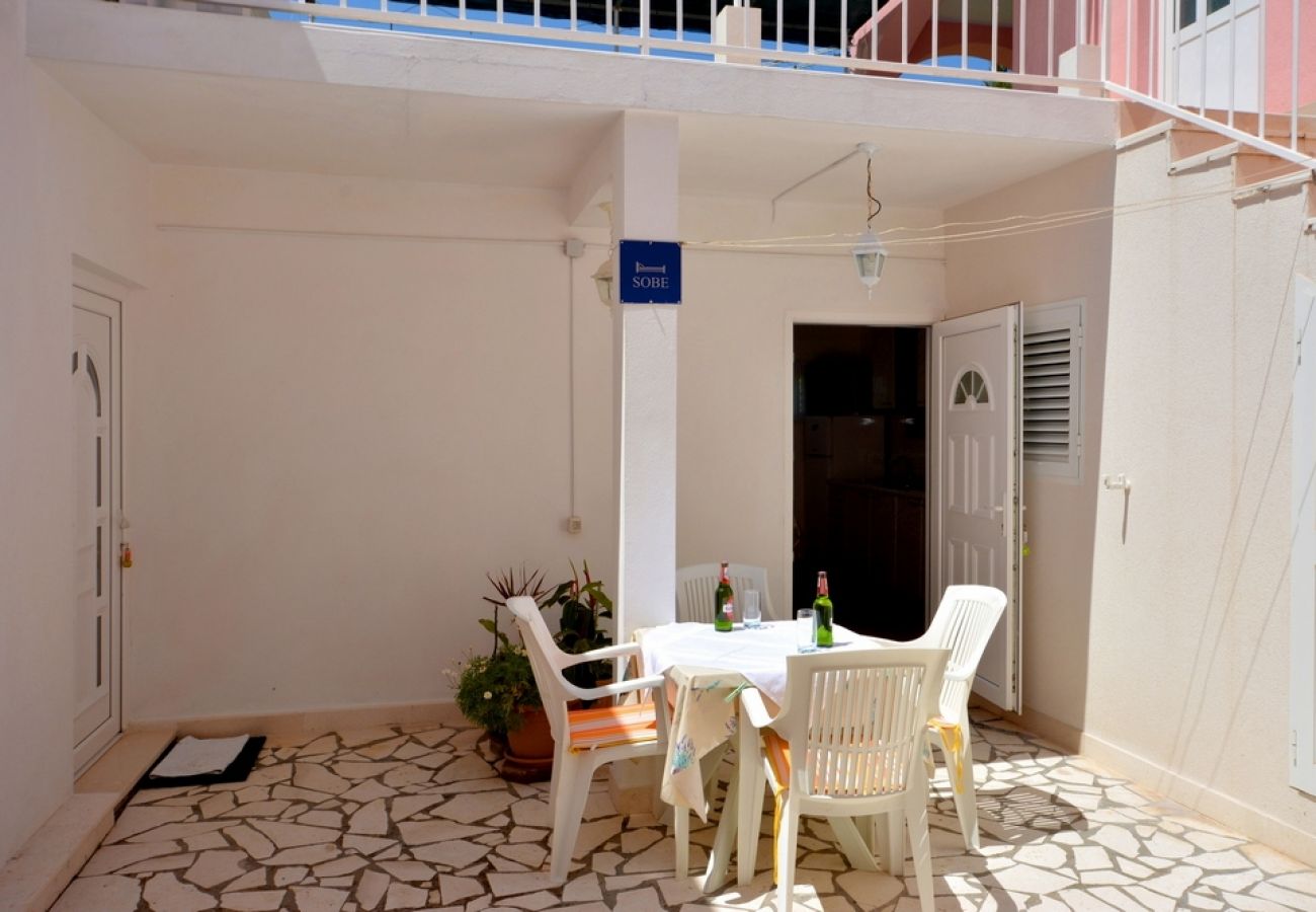 Appartement à Žuljana - Appartement dans Žuljana avec terrasse, Climatisation, WIFI (3558-5)