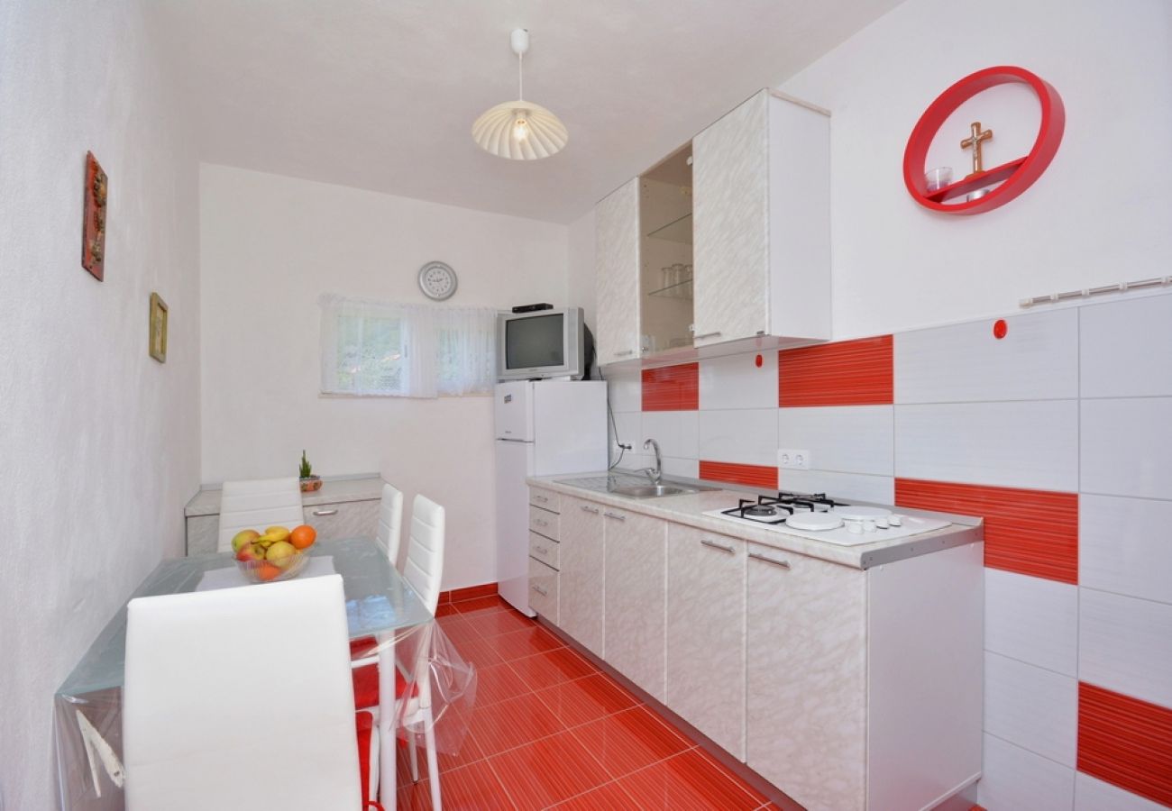 Appartement à Žuljana - Appartement dans Žuljana avec terrasse, Climatisation, WIFI (3558-5)