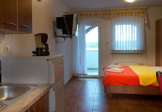 Studio à Novalja - Appartement Studio dans Novalja avec vue mer, terrasse, Climatisation, WIFI (3565-3) Studio à Novalja - Appartement Studio dans Novalja avec vue mer, terrasse, Climatisation, WIFI (3565-3)