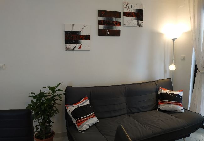 Appartement à Ražanj - Appartement dans Ražanj avec terrasse, Climatisation, WIFI, Machine à laver (3567-1) Appartement à Ražanj - Appartement dans Ražanj avec terrasse, Climatisation, WIFI, Machine à laver (3567-1)