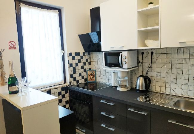 Appartement à Ražanj - Appartement dans Ražanj avec terrasse, Climatisation, WIFI, Machine à laver (3567-1) Appartement à Ražanj - Appartement dans Ražanj avec terrasse, Climatisation, WIFI, Machine à laver (3567-1)