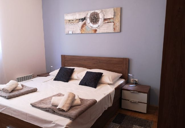 Appartement à Ražanj - Appartement dans Ražanj avec terrasse, Climatisation, WIFI, Machine à laver (3567-1) Appartement à Ražanj - Appartement dans Ražanj avec terrasse, Climatisation, WIFI, Machine à laver (3567-1)