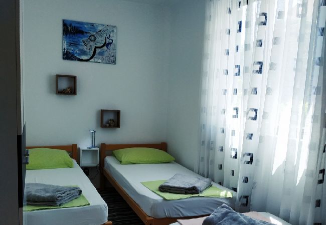 Appartement à Ražanj - Appartement dans Ražanj avec terrasse, Climatisation, WIFI, Machine à laver (3567-1) Appartement à Ražanj - Appartement dans Ražanj avec terrasse, Climatisation, WIFI, Machine à laver (3567-1)