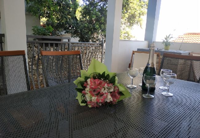 Appartement à Ražanj - Appartement dans Ražanj avec terrasse, Climatisation, WIFI, Machine à laver (3567-1) Appartement à Ražanj - Appartement dans Ražanj avec terrasse, Climatisation, WIFI, Machine à laver (3567-1)