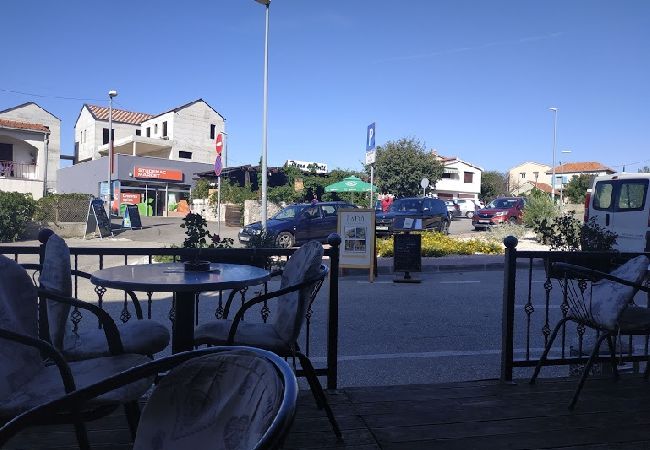 Appartement à Ražanj - Appartement dans Ražanj avec terrasse, Climatisation, WIFI, Machine à laver (3567-1) Appartement à Ražanj - Appartement dans Ražanj avec terrasse, Climatisation, WIFI, Machine à laver (3567-1)