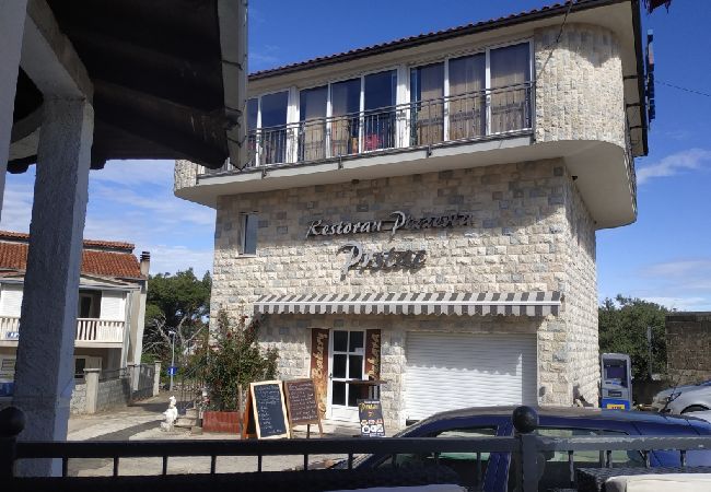 Appartement à Ražanj - Appartement dans Ražanj avec terrasse, Climatisation, WIFI, Machine à laver (3567-1) Appartement à Ražanj - Appartement dans Ražanj avec terrasse, Climatisation, WIFI, Machine à laver (3567-1)