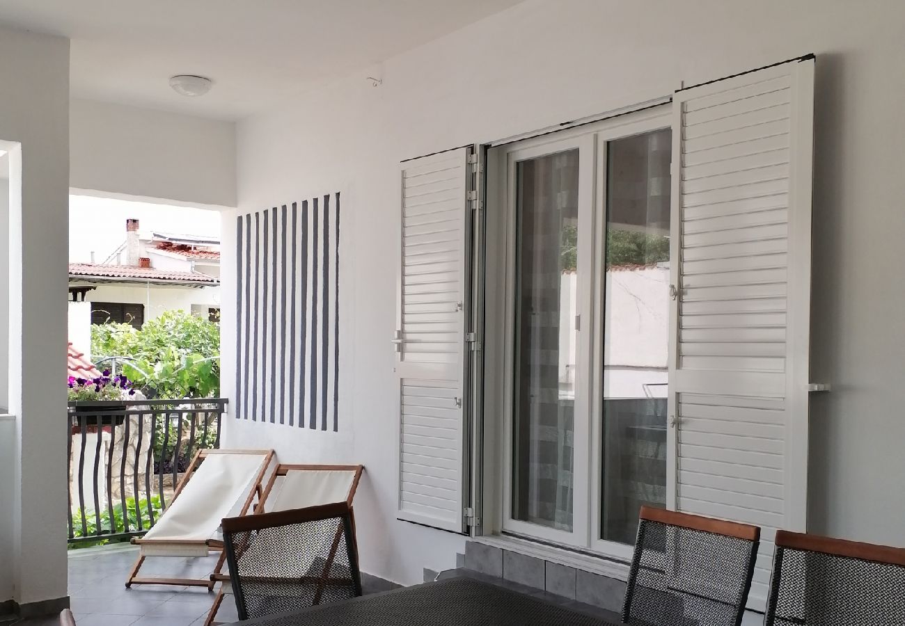 Appartement à Ražanj - Appartement dans Ražanj avec terrasse, Climatisation, WIFI, Machine à laver (3567-1)