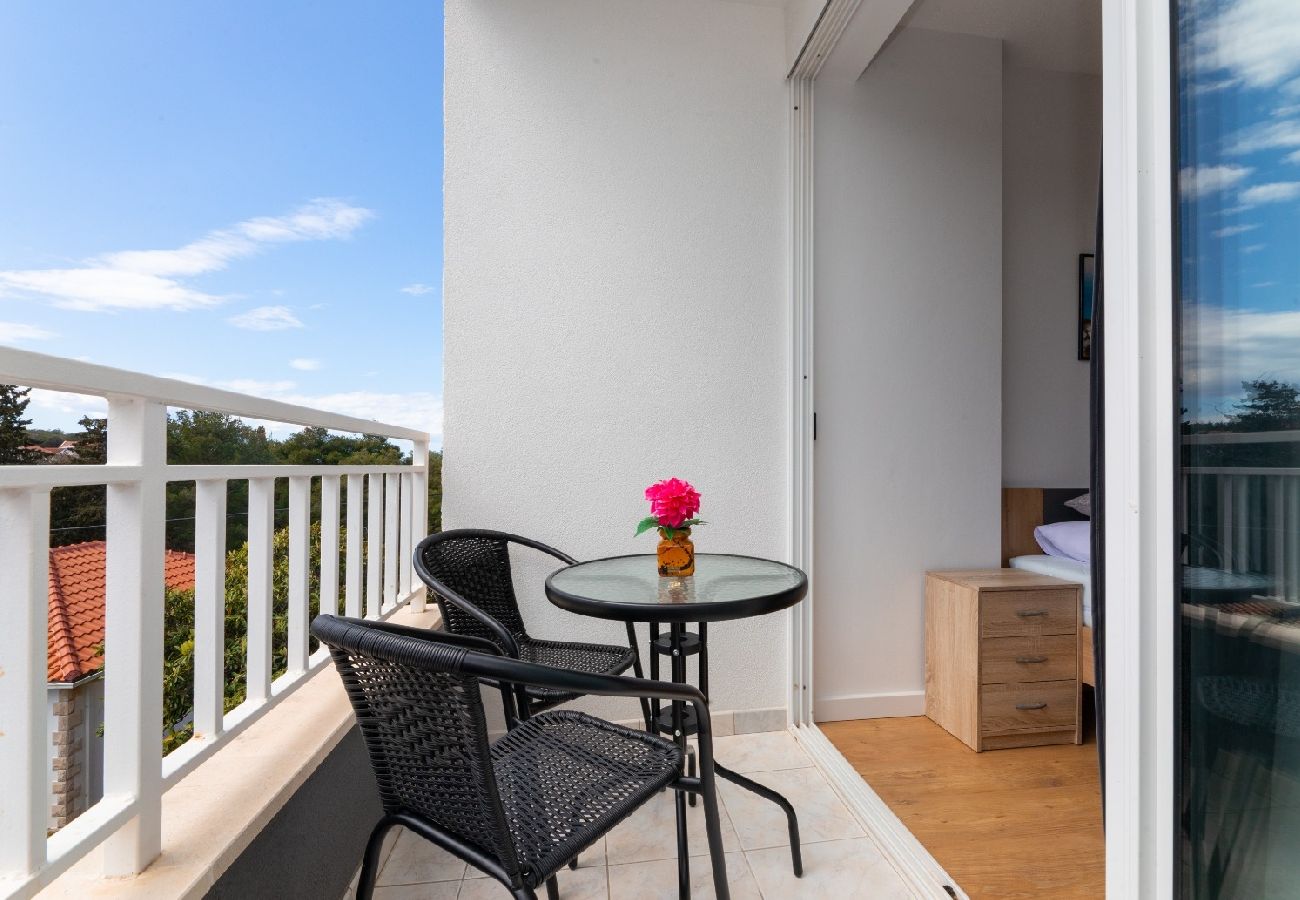 Appartement à Supetar - Appartement dans Supetar avec vue mer, terrasse, Climatisation, WIFI (3553-1)