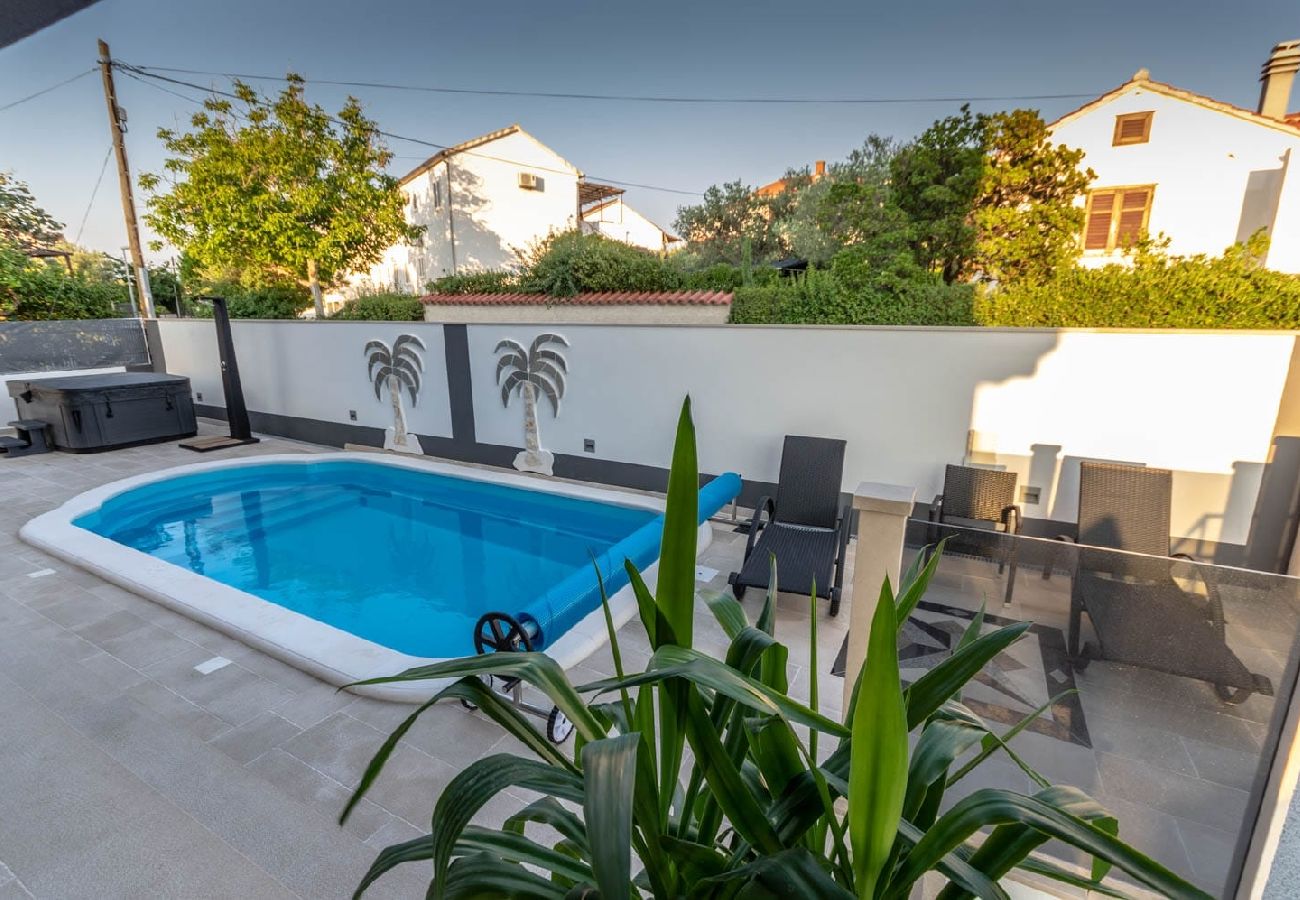 Appartement à Supetar - Appartement dans Supetar avec vue mer, terrasse, Climatisation, WIFI (3553-1)