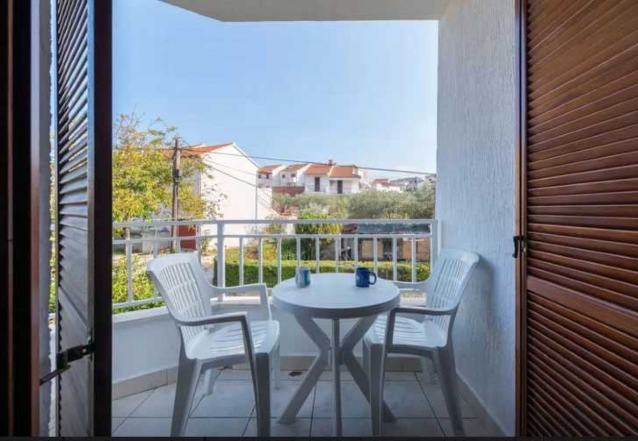 Appartement à Supetar - Appartement dans Supetar avec terrasse, Climatisation, WIFI (3553-2)