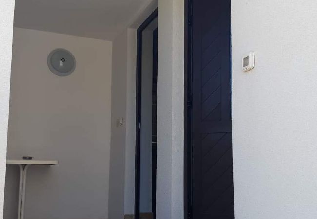 Appartement à Novalja - Appartement dans Novalja avec vue mer, terrasse, Climatisation, WIFI (3572-1) Appartement à Novalja - Appartement dans Novalja avec vue mer, terrasse, Climatisation, WIFI (3572-1)