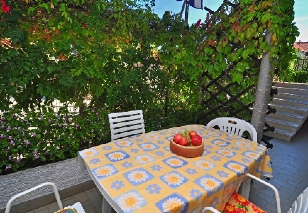 Appartement à Sukošan - Appartement dans Sukošan avec terrasse, Climatisation, WIFI (654-4)