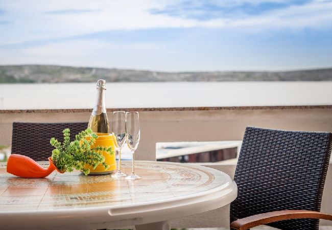 Appartement à Kustici - Appartement dans Kustici avec vue mer, Balcon, Climatisation, WIFI (3589-1) Appartement à Kustici - Appartement dans Kustici avec vue mer, Balcon, Climatisation, WIFI (3589-1)