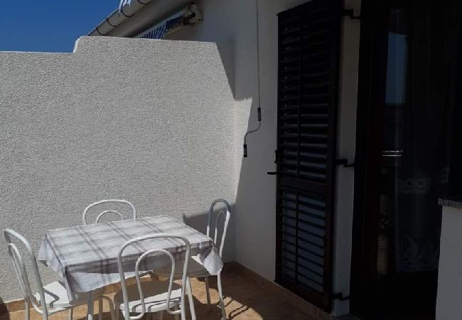 Appartement à Novalja - Appartement dans Novalja avec vue mer, terrasse, Climatisation, WIFI (3572-2) Appartement à Novalja - Appartement dans Novalja avec vue mer, terrasse, Climatisation, WIFI (3572-2)