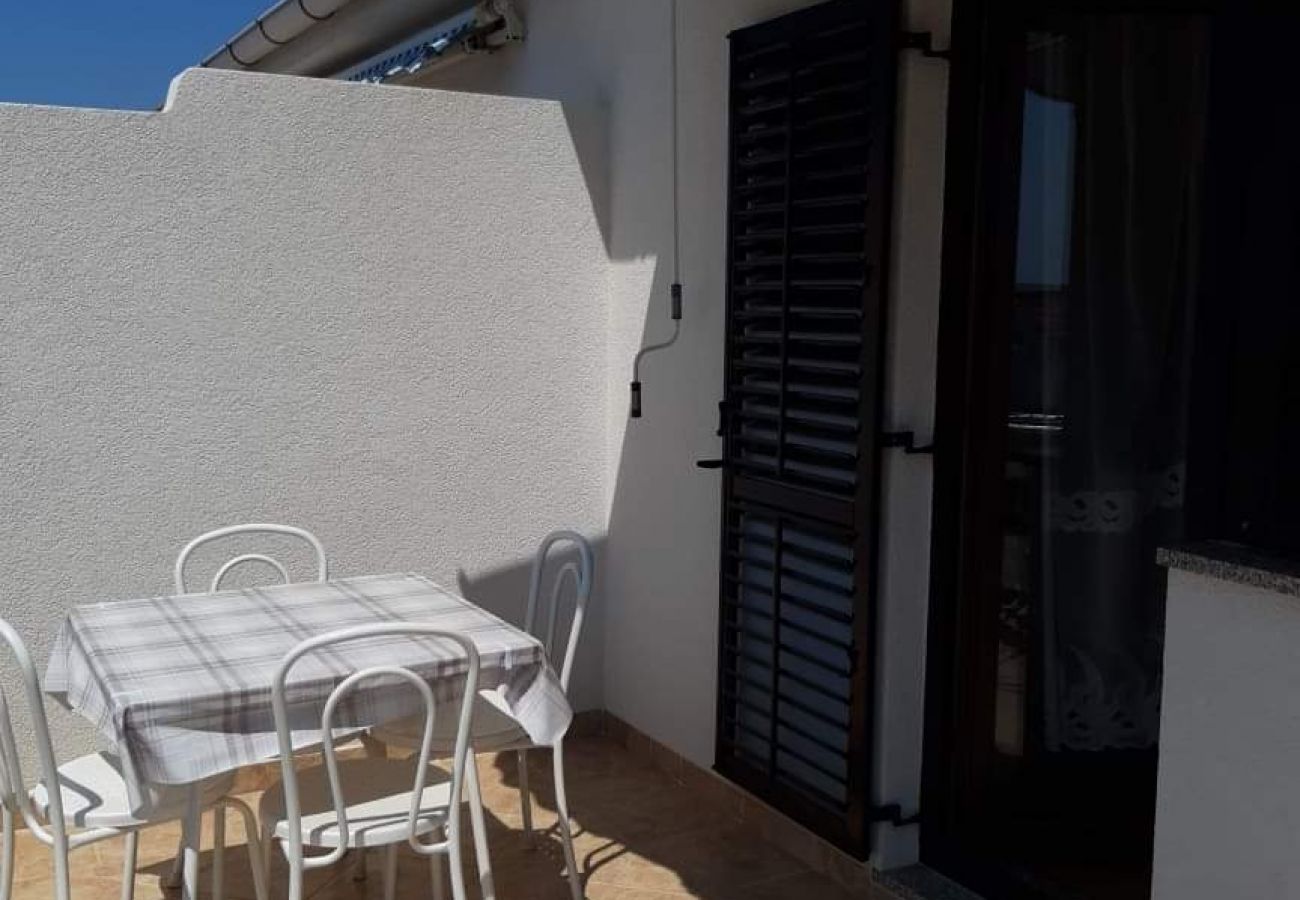 Appartement à Novalja - Appartement dans Novalja avec vue mer, terrasse, Climatisation, WIFI (3572-2)