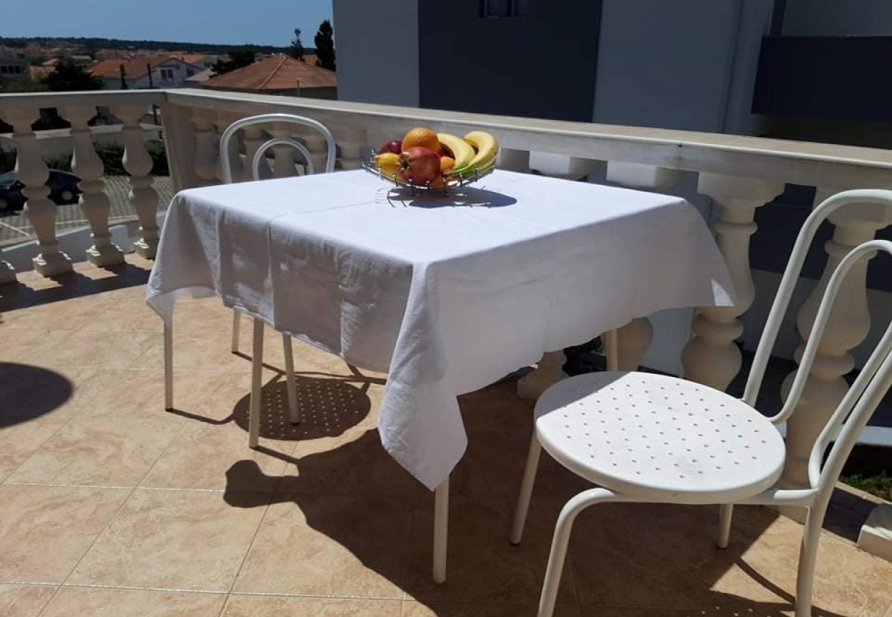 Appartement à Novalja - Appartement dans Novalja avec vue mer, terrasse, Climatisation, WIFI (3572-2)