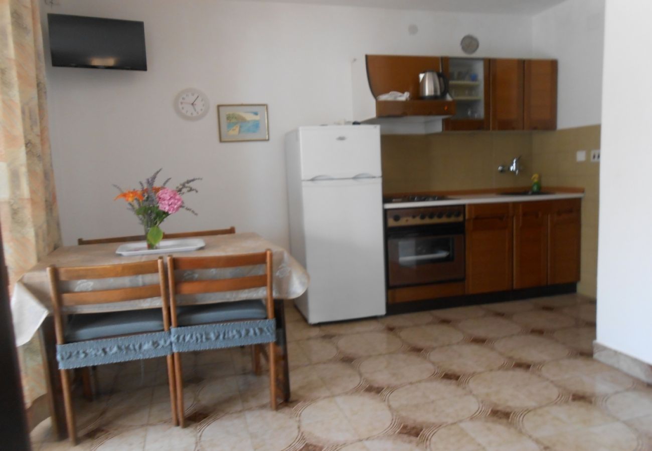 Appartement à Vodice - Appartement dans Vodice avec terrasse, Climatisation, WIFI, Machine à laver (3420-1)