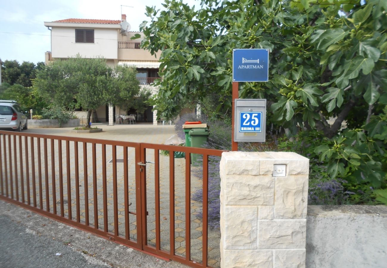 Appartement à Vodice - Appartement dans Vodice avec terrasse, Climatisation, WIFI, Machine à laver (3420-1)