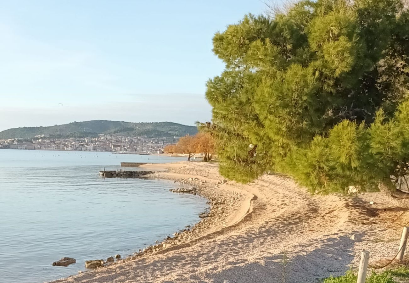 Appartement à Vodice - Appartement dans Vodice avec terrasse, Climatisation, WIFI, Machine à laver (3420-1)