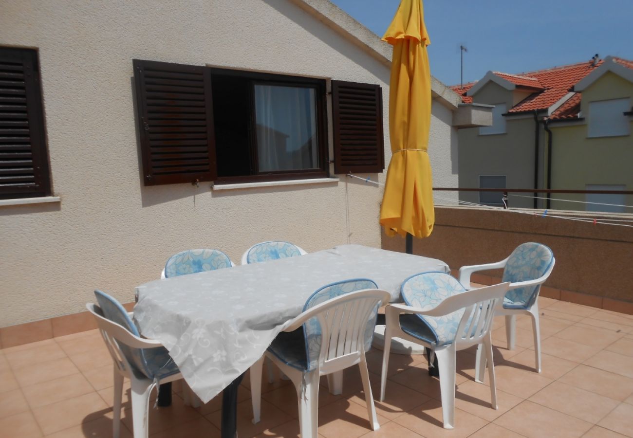 Appartement à Vodice - Appartement dans Vodice avec vue mer, terrasse, Climatisation, WIFI (3420-3)