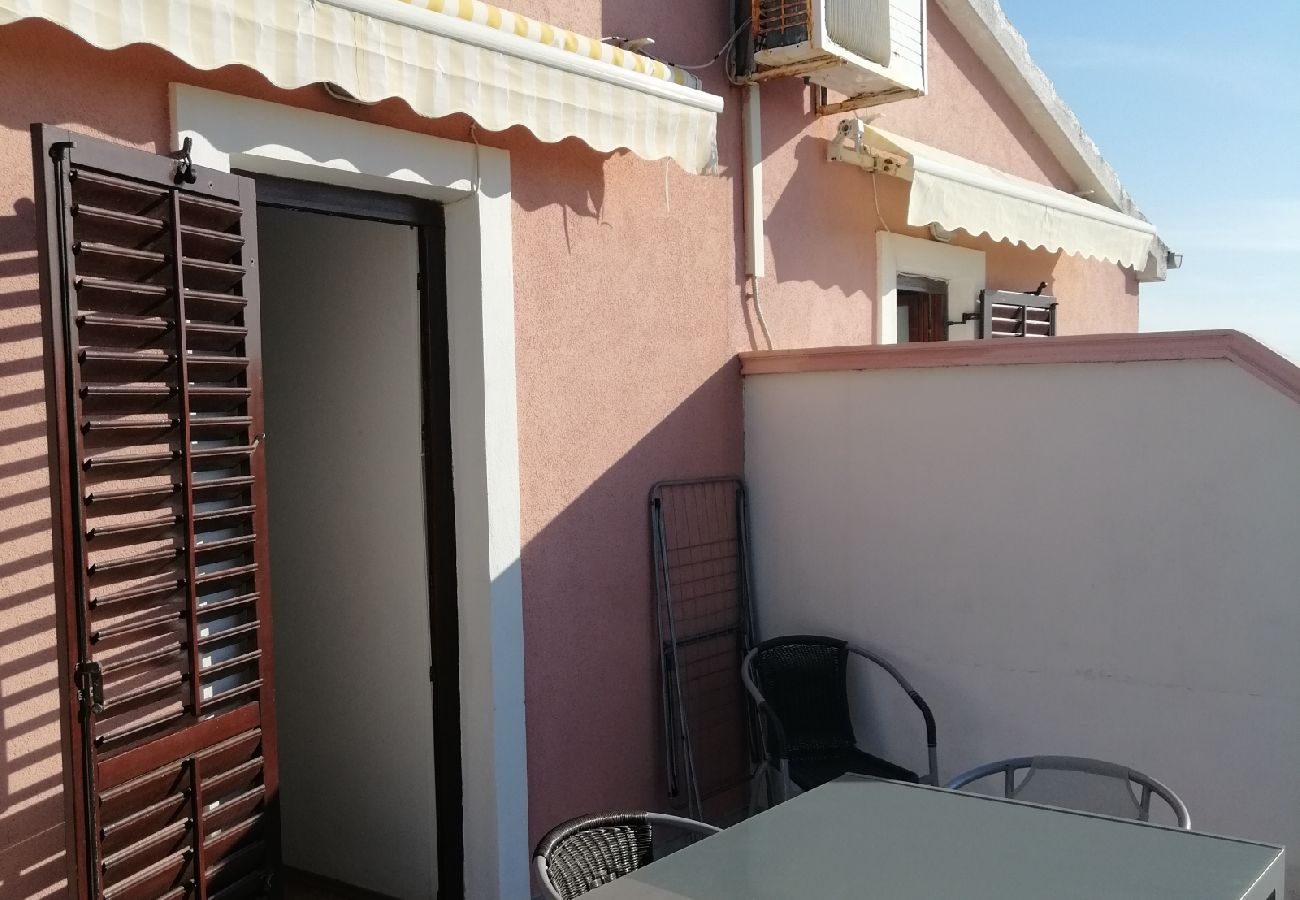 Appartement à Privlaka - Appartement dans Privlaka avec vue mer, terrasse, Climatisation, WIFI (3591-1)