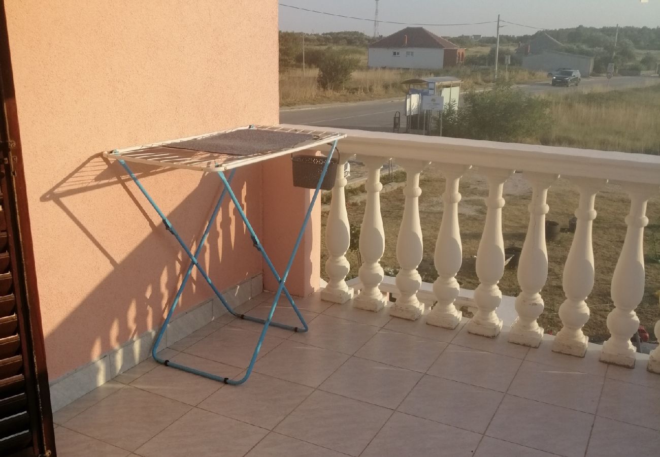 Appartement à Privlaka - Appartement dans Privlaka avec vue mer, terrasse, Climatisation, WIFI (3591-2)