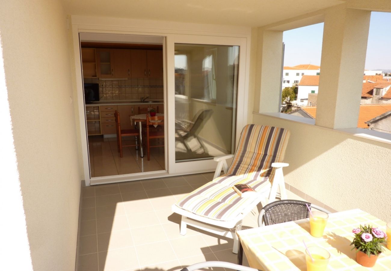 Appartement à Vodice - Appartement dans Vodice avec vue mer, terrasse, WIFI, Machine à laver (3578-1)