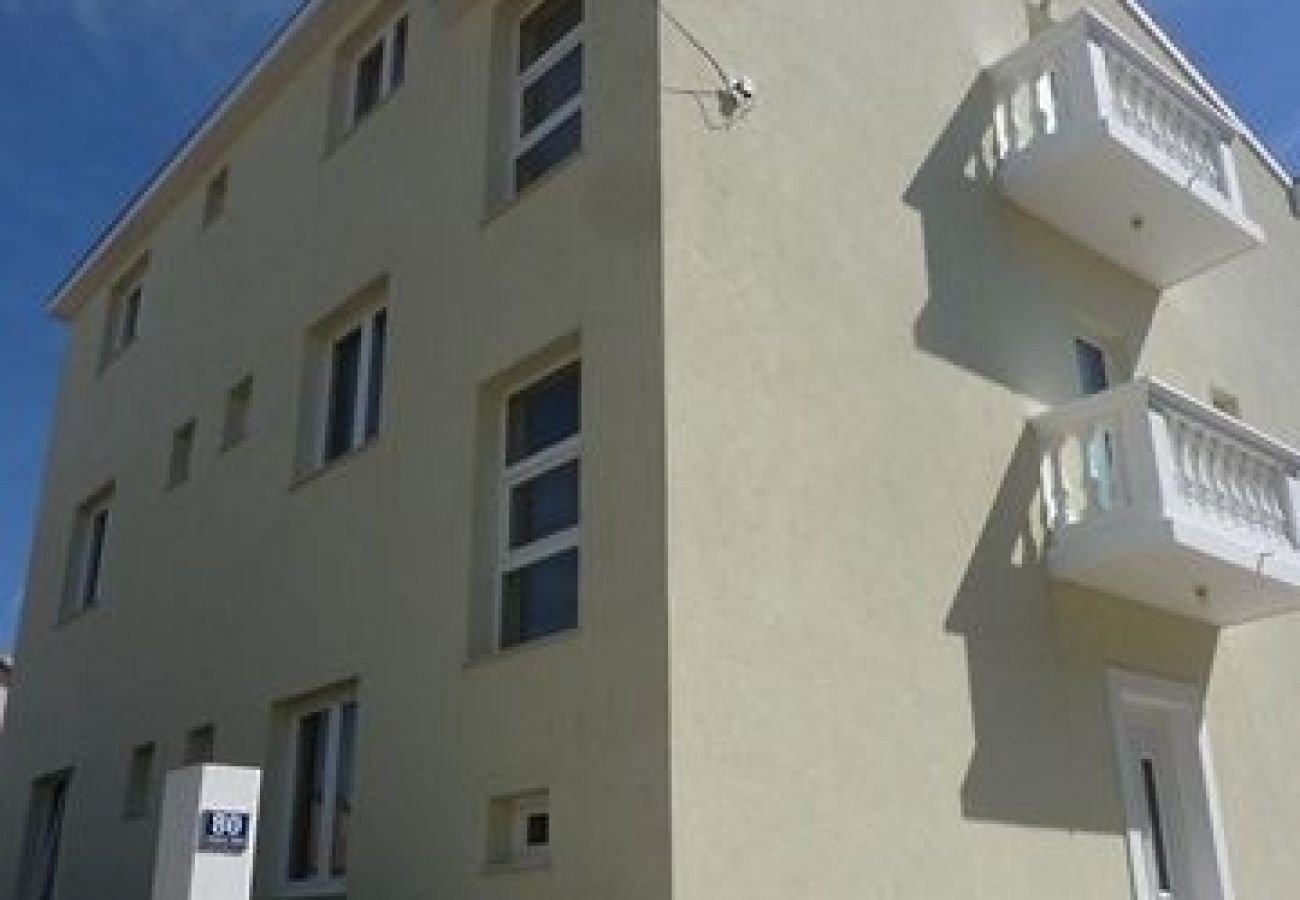 Appartement à Vodice - Appartement dans Vodice avec vue mer, terrasse, WIFI, Machine à laver (3578-1)