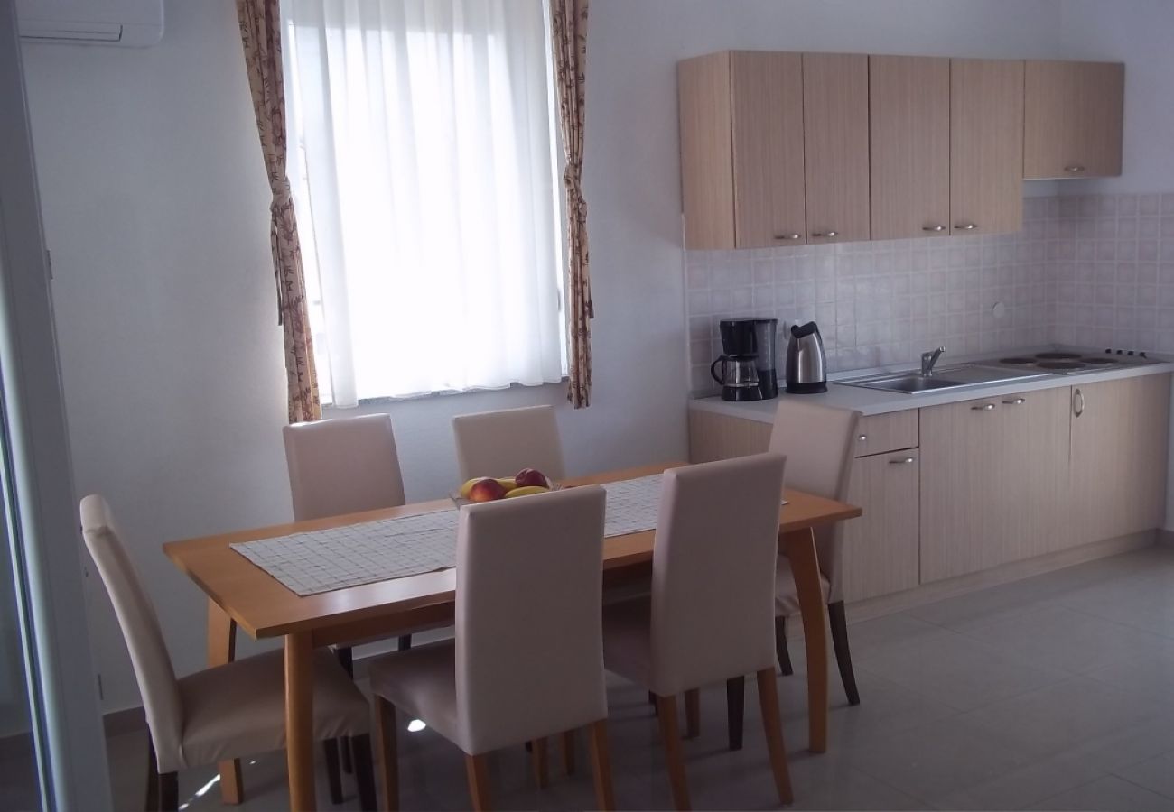 Appartement à Vodice - Appartement dans Vodice avec terrasse, Climatisation, WIFI (3599-6)