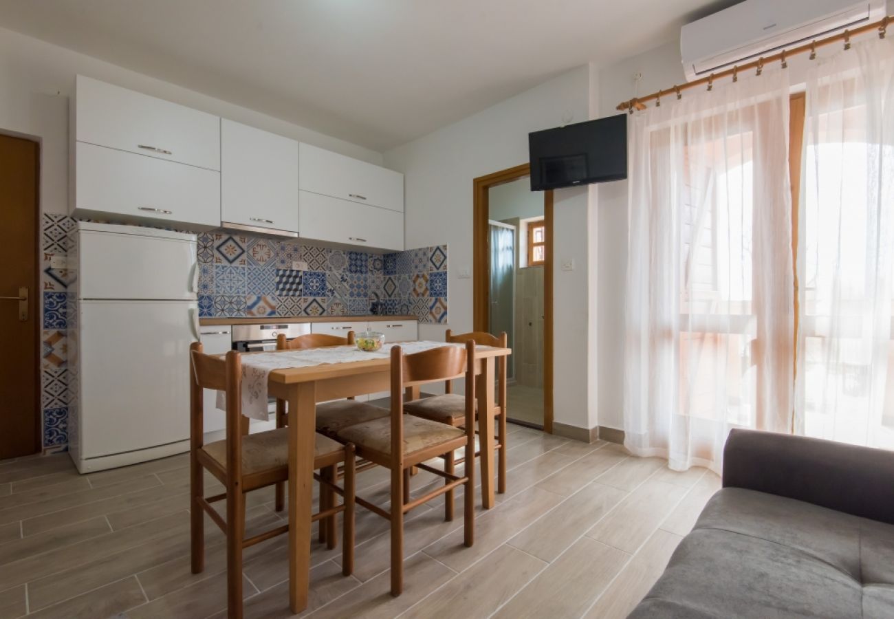 Appartement à Privlaka - Appartement dans Privlaka avec vue mer, Balcon, Climatisation, WIFI (3598-1)