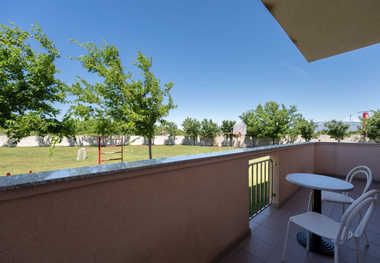 Appartement à Privlaka - Appartement dans Privlaka avec vue mer, Balcon, Climatisation, WIFI (3598-1)