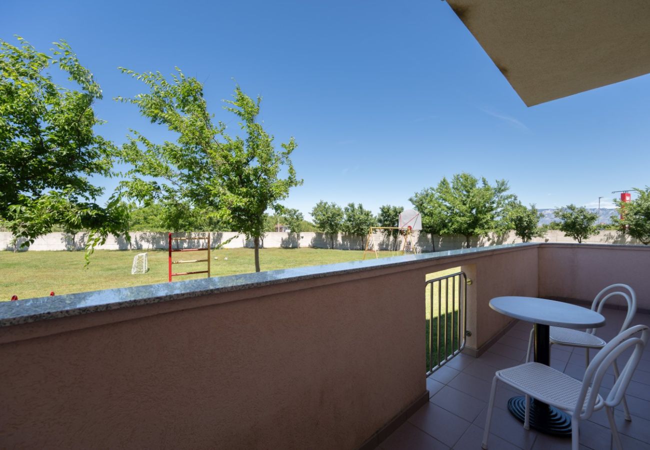 Appartement à Privlaka - Appartement dans Privlaka avec vue mer, Balcon, Climatisation, WIFI (3598-1)