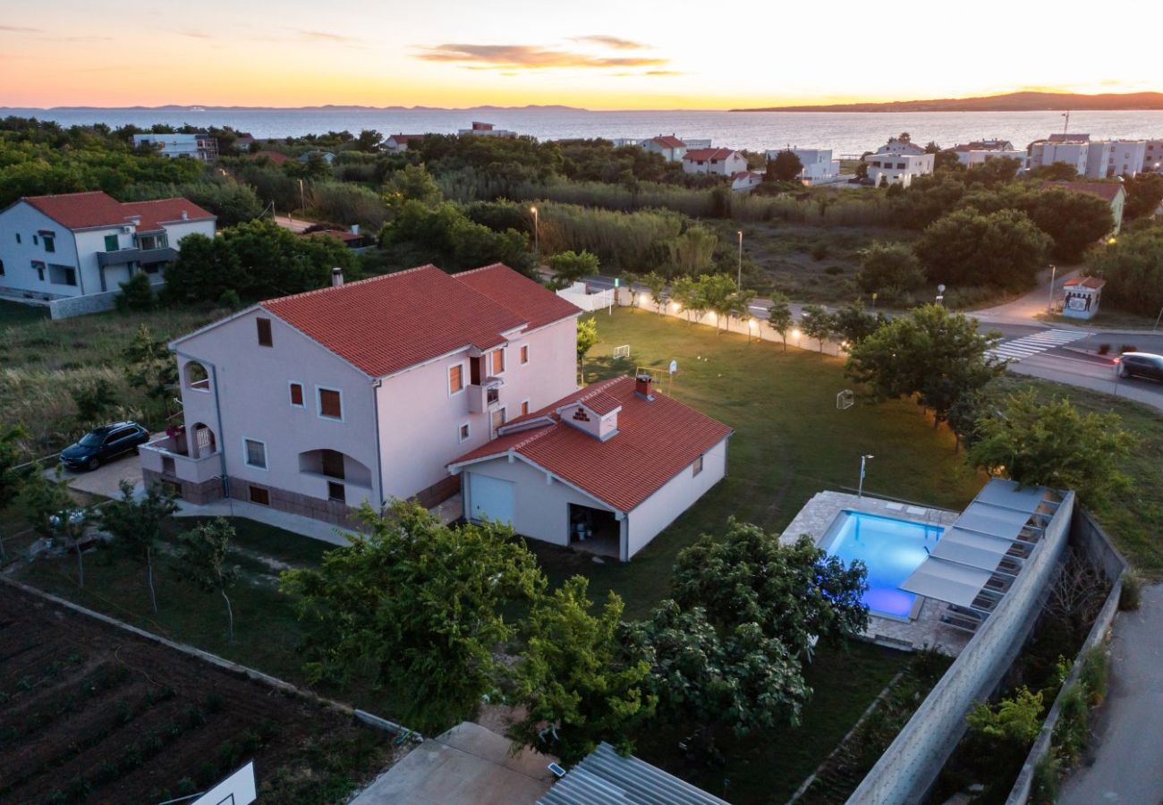 Appartement à Privlaka - Appartement dans Privlaka avec vue mer, Balcon, Climatisation, WIFI (3598-1)