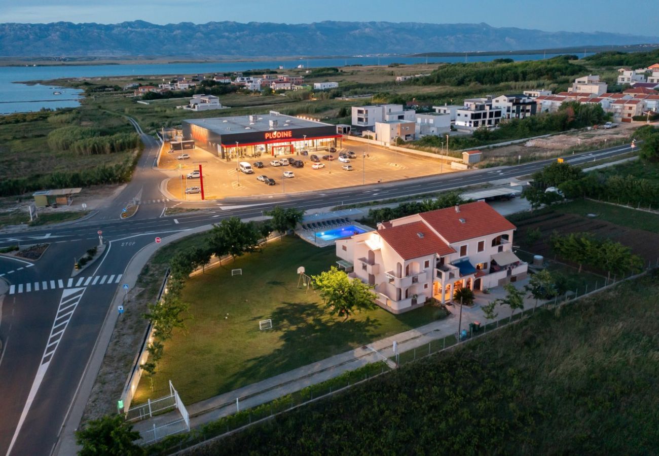 Appartement à Privlaka - Appartement dans Privlaka avec vue mer, Balcon, Climatisation, WIFI (3598-1)