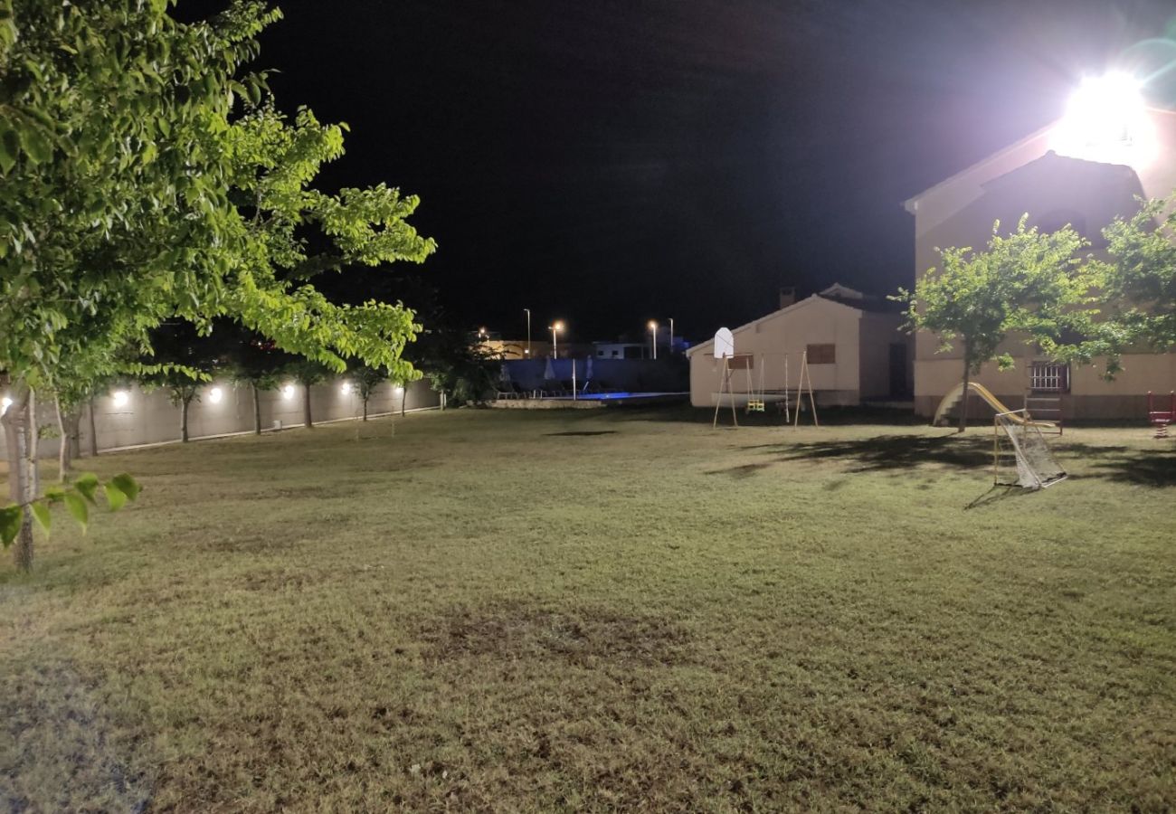 Appartement à Privlaka - Appartement dans Privlaka avec vue mer, Balcon, Climatisation, WIFI (3598-1)