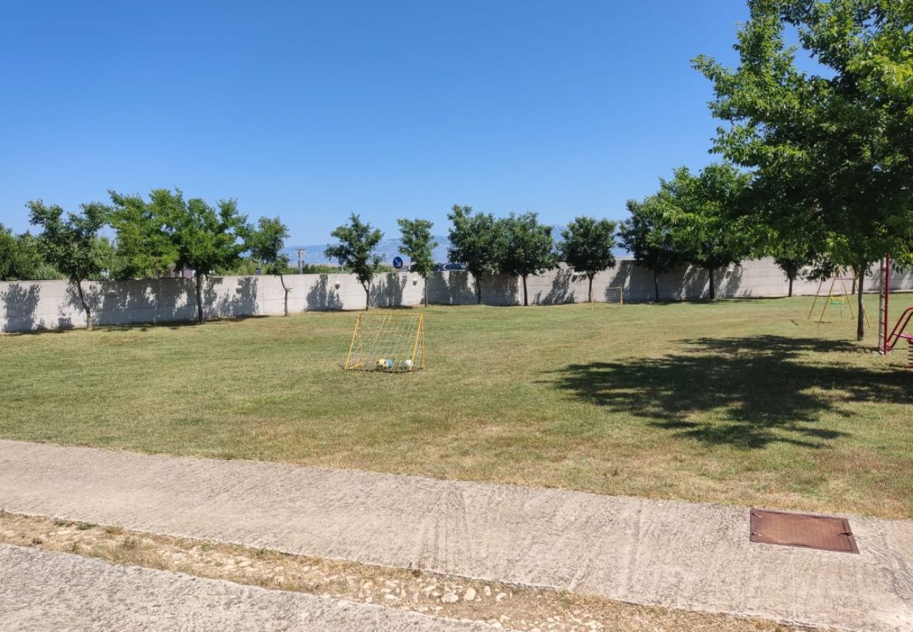 Appartement à Privlaka - Appartement dans Privlaka avec vue mer, Balcon, Climatisation, WIFI (3598-3)