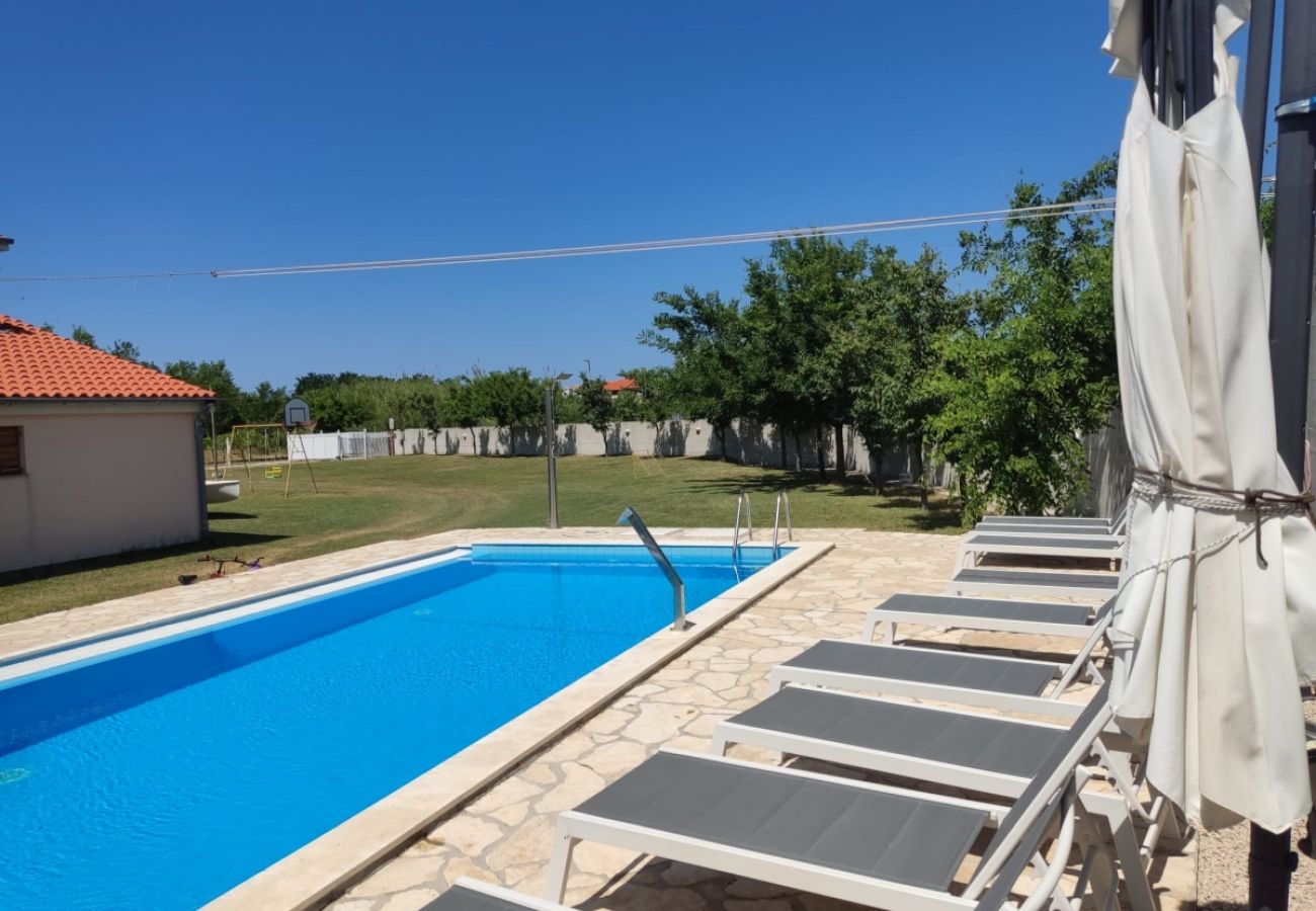 Appartement à Privlaka - Appartement dans Privlaka avec vue mer, Balcon, Climatisation, WIFI (3598-3)