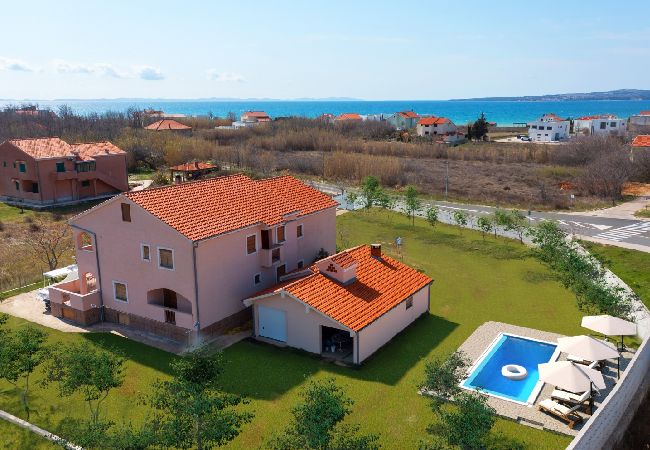 Appartement à Privlaka - Appartement dans Privlaka avec vue mer, Balcon, Climatisation, WIFI (3598-4)
