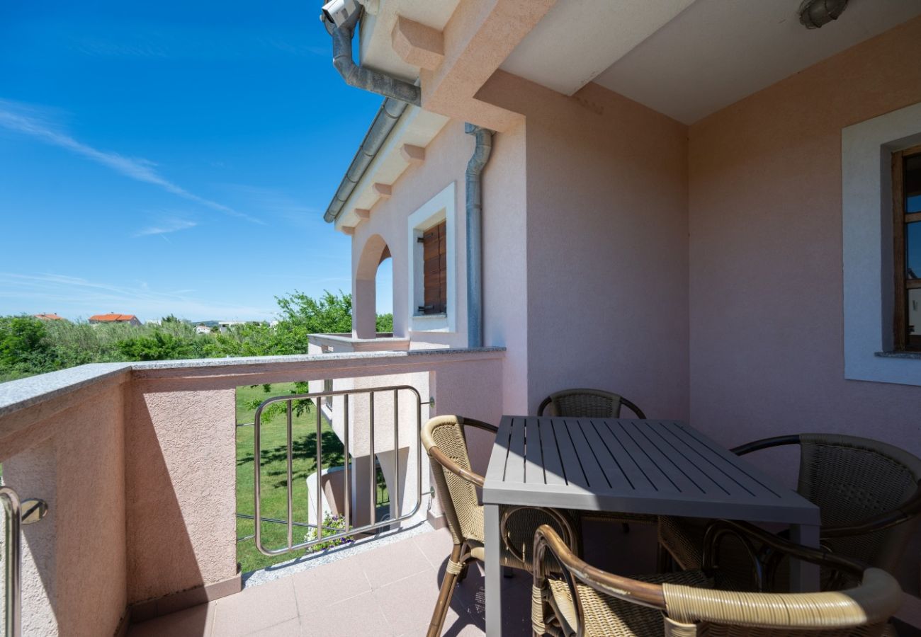 Appartement à Privlaka - Appartement dans Privlaka avec vue mer, Balcon, Climatisation, WIFI (3598-5)