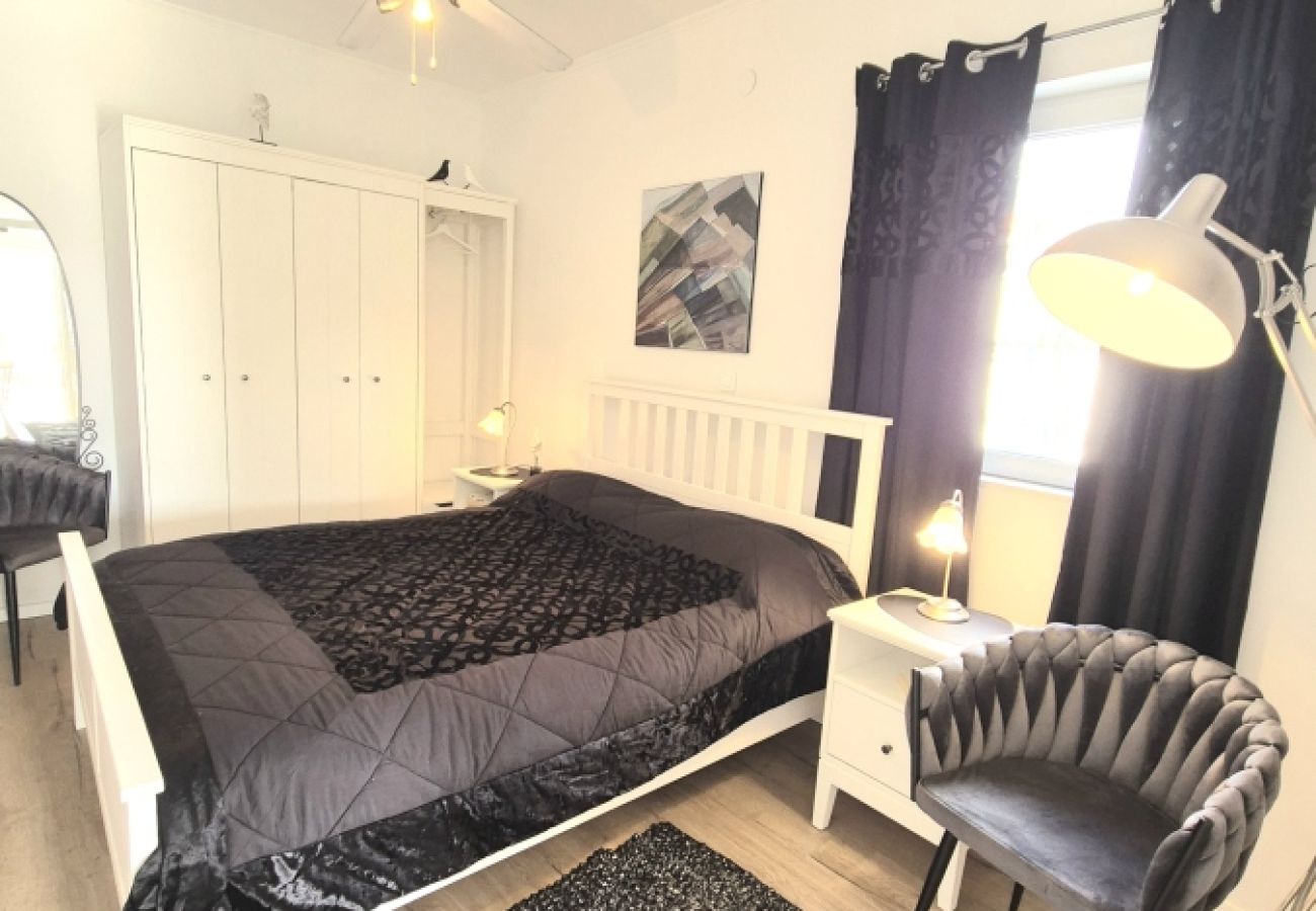 Appartement à Mali Ston - Appartement dans Ston avec vue mer, terrasse, Climatisation, WIFI (3588-2)