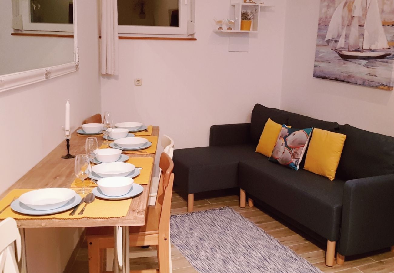 Appartement à Mali Ston - Appartement dans Ston avec terrasse, Climatisation, WIFI (3588-3)