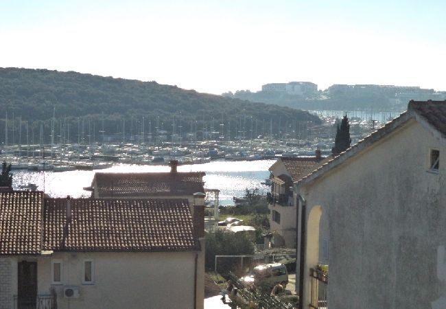 Appartement à Pula - Appartement dans Pula avec vue mer, terrasse, Climatisation, WIFI (633-2) Appartement à Pula - Appartement dans Pula avec vue mer, terrasse, Climatisation, WIFI (633-2)