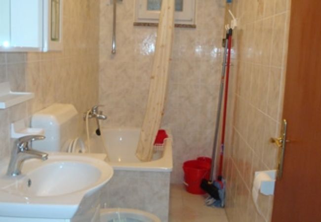 Appartement à Kustici - Appartement dans Kustici avec vue mer, Balcon, Climatisation, WIFI (3597-1) Appartement à Kustici - Appartement dans Kustici avec vue mer, Balcon, Climatisation, WIFI (3597-1)