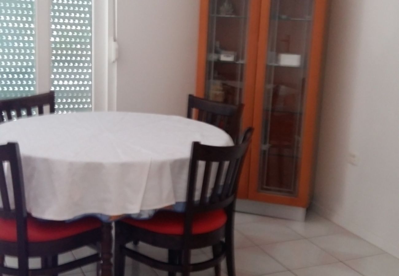 Appartement à Kustici - Appartement dans Kustici avec vue mer, Balcon, Climatisation, WIFI (3597-1)