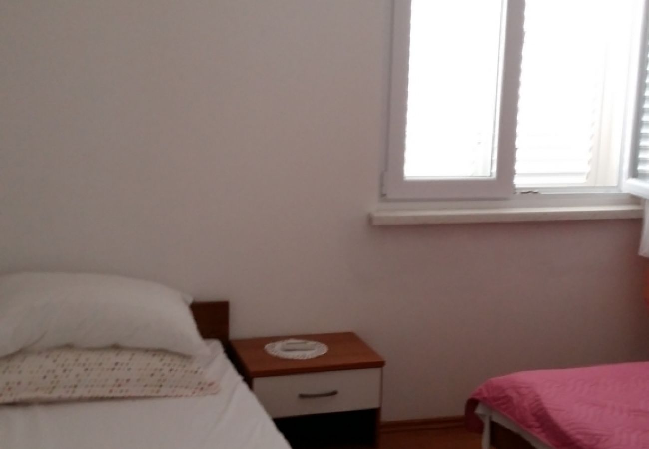 Appartement à Kustici - Appartement dans Kustici avec vue mer, Balcon, Climatisation, WIFI (3597-1)