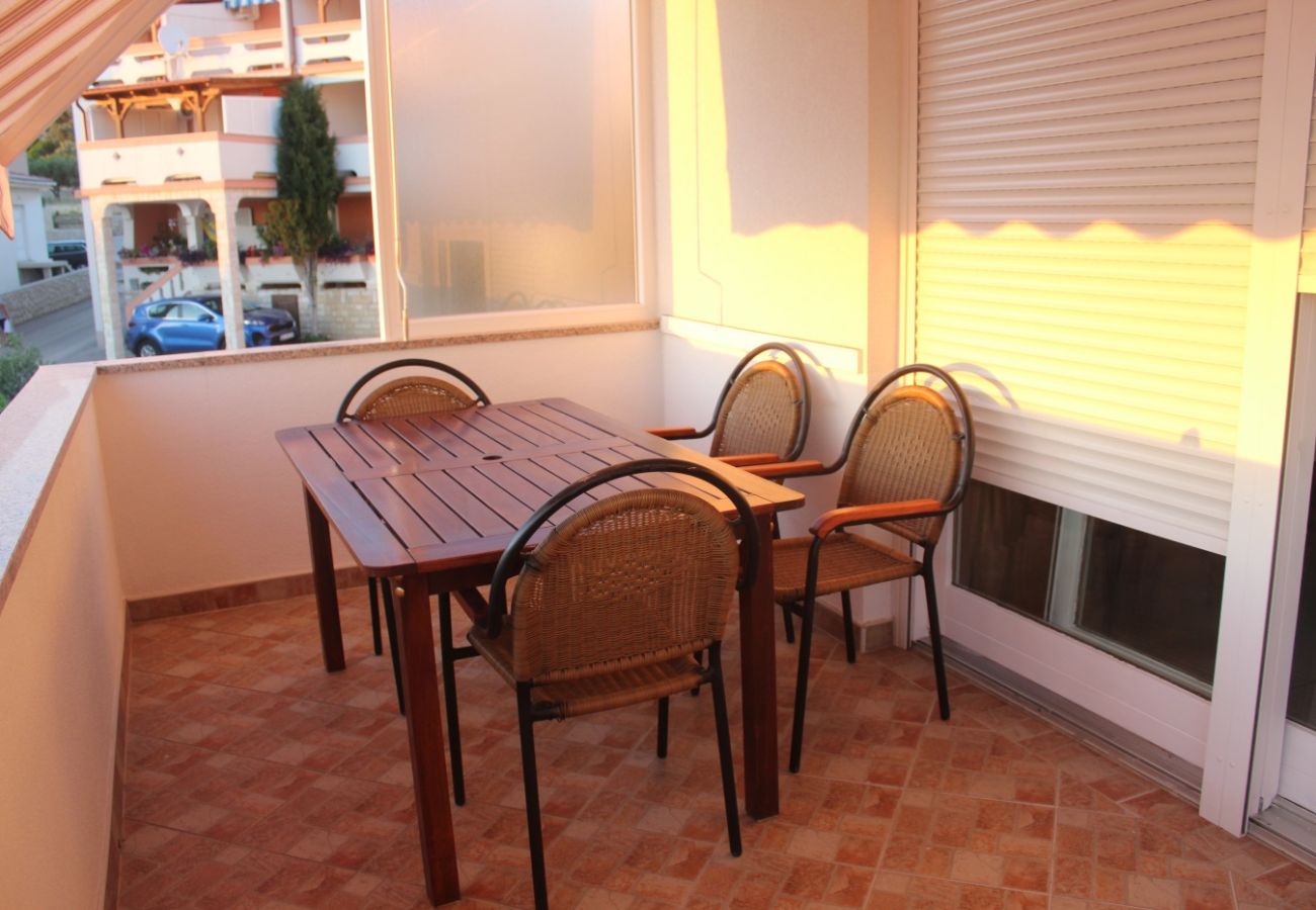 Appartement à Kustici - Appartement dans Kustici avec vue mer, Balcon, Climatisation, WIFI (3597-1)