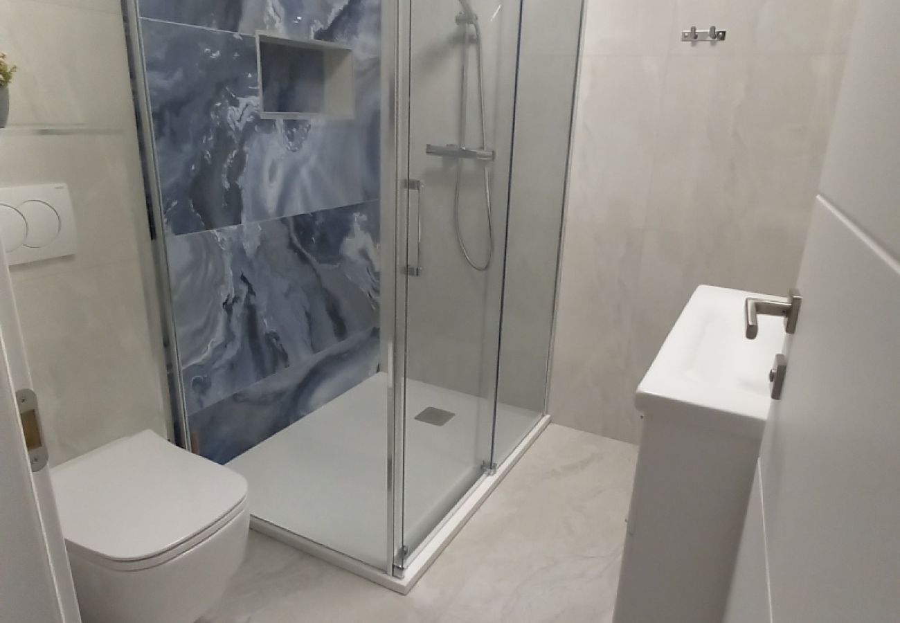 Appartement à Kustici - Appartement dans Kustici avec vue mer, terrasse, Climatisation, WIFI (3597-2)