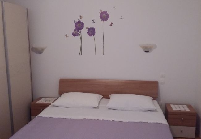 Appartement à Kustici - Appartement dans Kustici avec vue mer, Balcon, Climatisation, WIFI (3597-3) Appartement à Kustici - Appartement dans Kustici avec vue mer, Balcon, Climatisation, WIFI (3597-3)