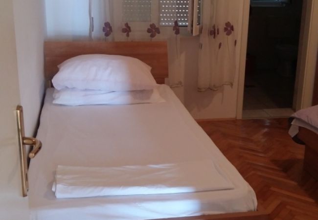 Appartement à Kustici - Appartement dans Kustici avec vue mer, Balcon, Climatisation, WIFI (3597-3) Appartement à Kustici - Appartement dans Kustici avec vue mer, Balcon, Climatisation, WIFI (3597-3)